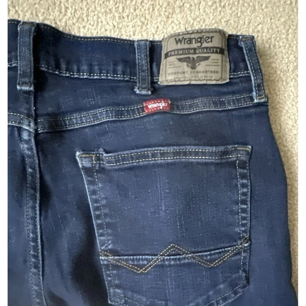 Wrangler Jeans Athletic Fit Mens 36x30 Blue Flex Denim Pants Straight Casual EUC